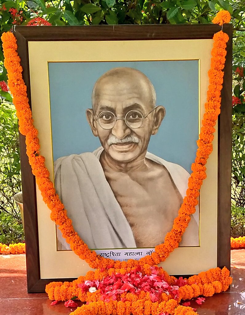 राष्ट्रपिता महात्मा गांधी जी की पुण्यतिथि पर शत्-शत् नमन। #MahatmaGandhi