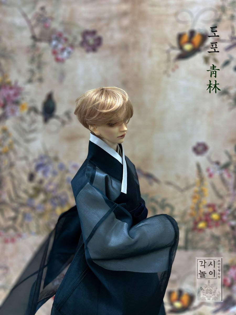 gaksinori's tweet photo. *각시놀이 인형한복 

- 이전 의상 재주문

백색 대례복 '설화'
노방 대창의 푸른바람 '풍'

- 신작

도포 '청림'

완성품 선주문 곧 상세안내 드리겠습니다😚 https://t.co/nE3z73xXj9