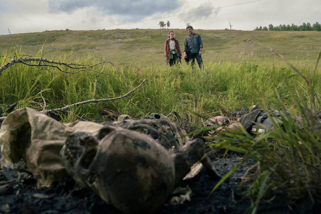 Robsluc21's tweet photo. Lindo, achei maravilhoso como contaram a história do Bill e do Frank. O episódio é realmente tudo aquilo que falaram, e muito mais.

E que cena sensacional explorando a mente da Ellie. Ver esse lado assassino dela despertando foi algo que me empolgou. 
 #TheLastOfUs https://t.co/XWawiJBqSe