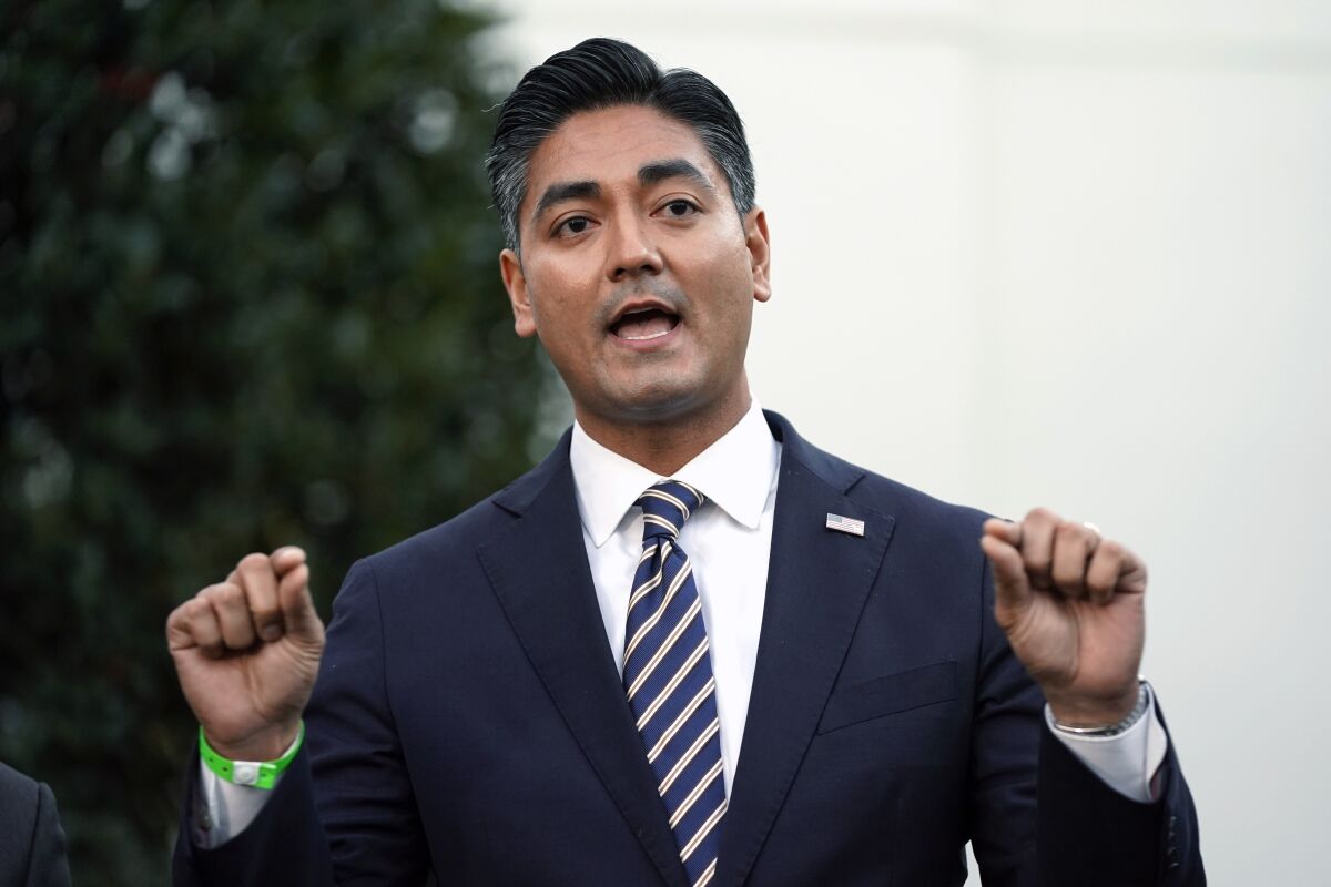 PutridLobster's tweet photo. BREAKING: Aftab Pureval Mayor of Cincinnati, has officially announced that he will change his name, and move to the Phillipines tommorow. https://t.co/8zhBB02kLg
