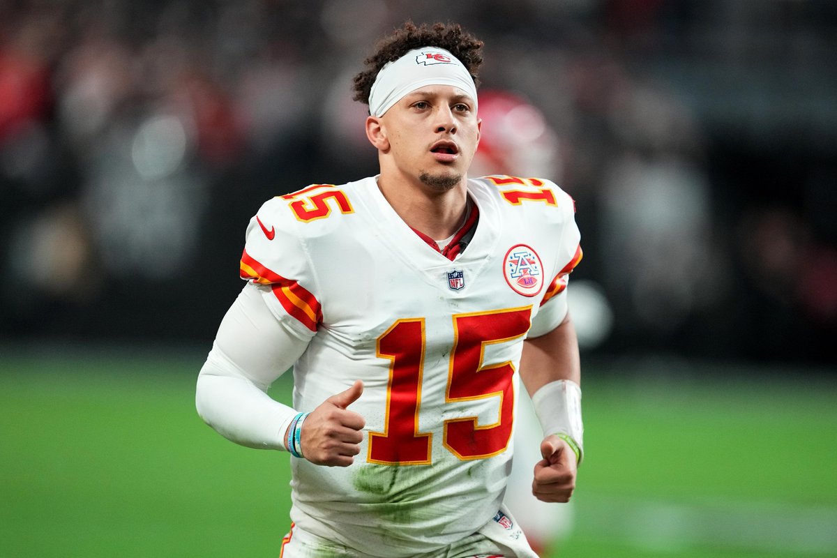 DrewORDrewski's tweet photo. First time two black QB’s have faced off in a Super Bowl https://t.co/dIot8hnWL8