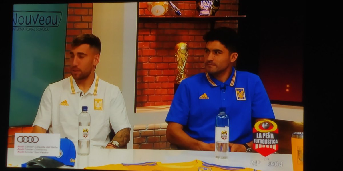 diablo166's tweet photo. @juanmgfutbol @lapfutbolistica @M_Culebro @nandogorriaran Ya listos viendo @lapfutbolistica ,saludos a todos en el estudio con los nuevos refuerzos que esperamos y estamos seguros que sacarán adelante al equipo @TigresOficial esperamos ganarnos una playera😊 @juanmgfutbol https://t.co/hvk1AyDfRo