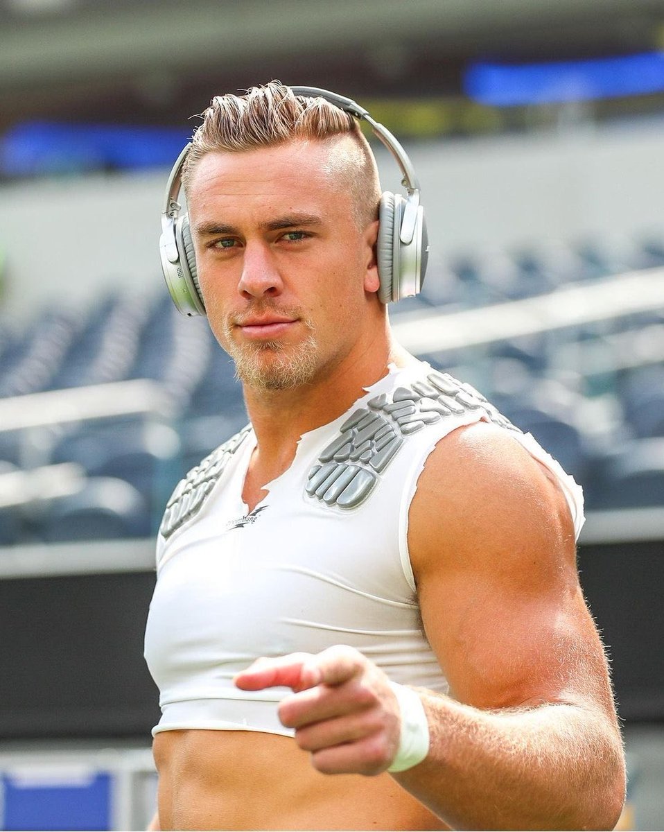 DrunkOldGrad's tweet photo. Ayyye Cole Christiansen is going to the Super Bowl 🫡 #GoChiefs https://t.co/fuyh88spj3