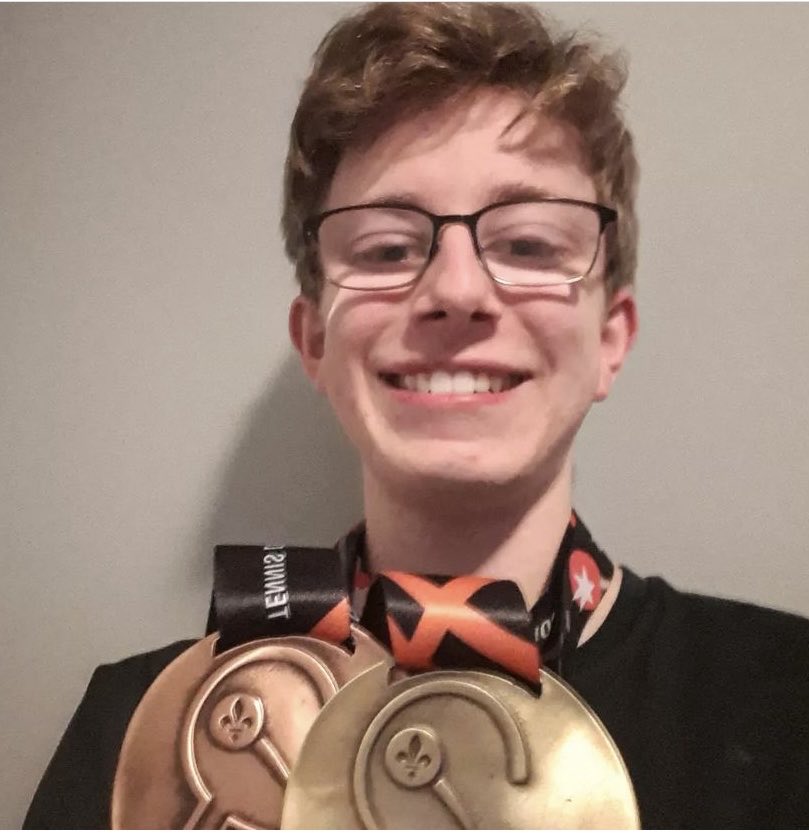 Caronrh's tweet image. Gros week-end de compétition pour mon neveu Carl qui termine avec une médaille d’or en équipe et une médaille de bronze au niveau individuel 🏓