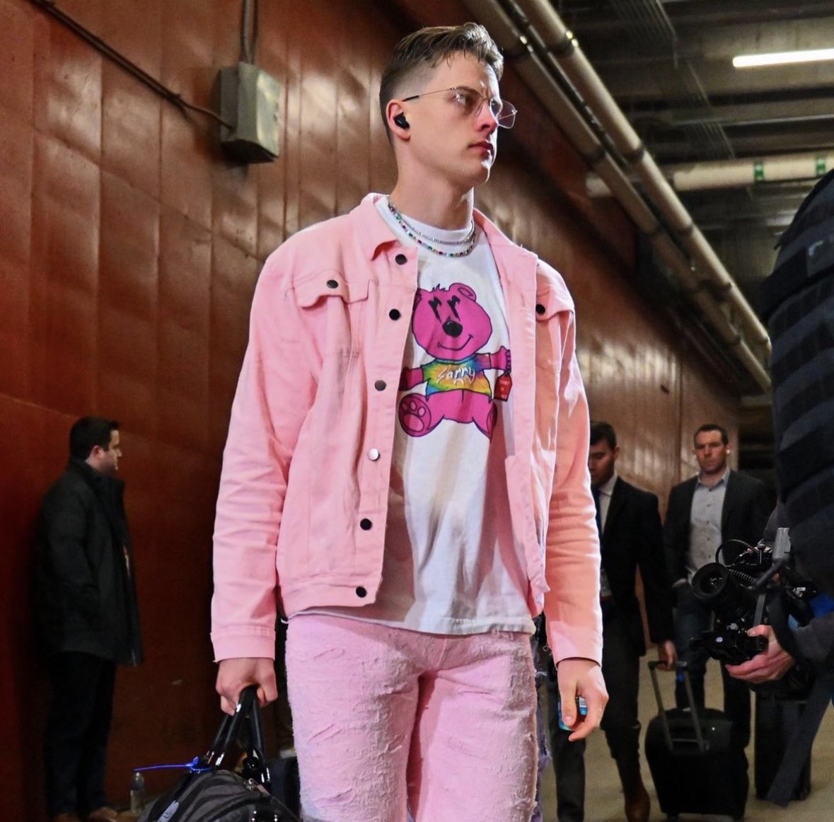 ryanset094's tweet photo. I just remembered Burrow has to leave the stadium after that loss looking like a care bear lmfao https://t.co/ekZcGJpzAR