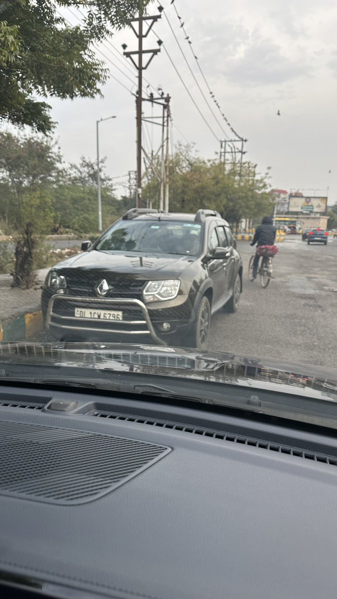 premlesh's tweet photo. @uptrafficpolice blatant wrong side driving https://t.co/fNFbUIP7k5