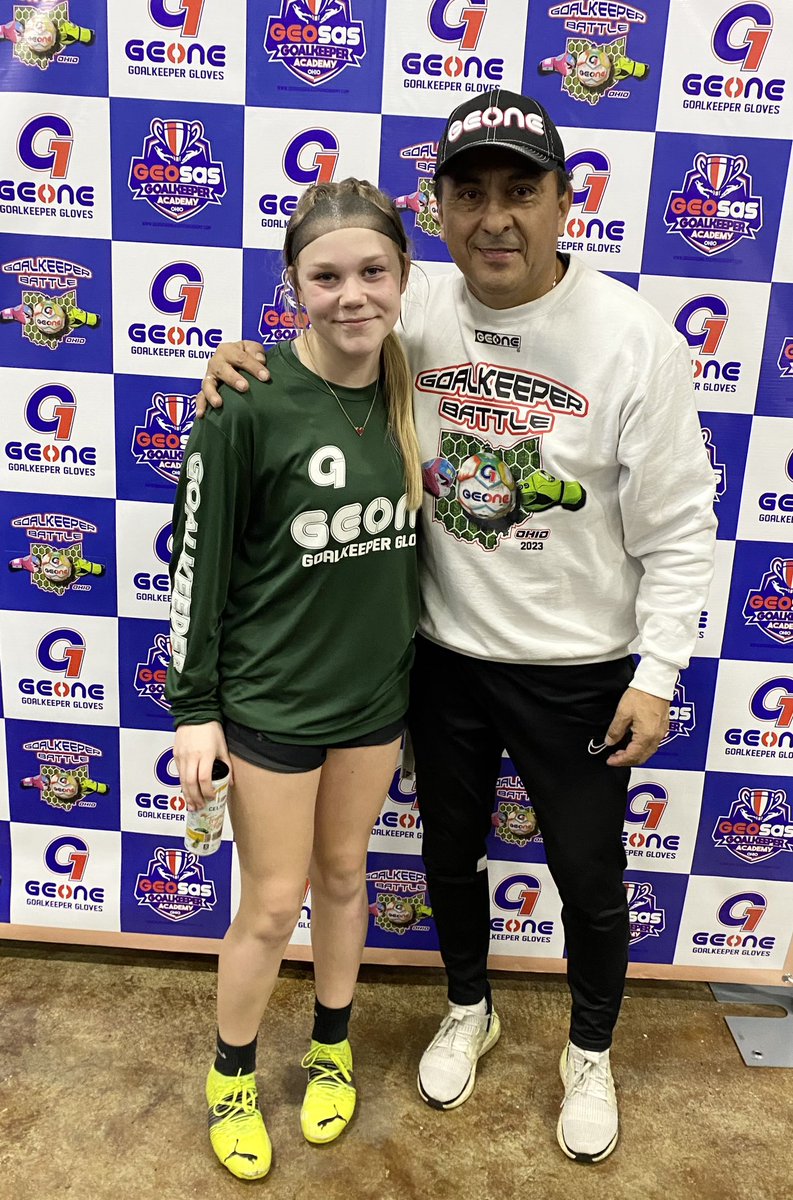 GoalieKileigh's tweet photo. So thankful to have an amazing GK coach! GEO!! Now that basketball is over at school it’s time to really start grinding and get back to work ⚽️ #Goalie ##soccergirl #girlkeeper #Grinding @ClubOhioSoccer @coachGeorgiP https://t.co/zwuqe34W4r