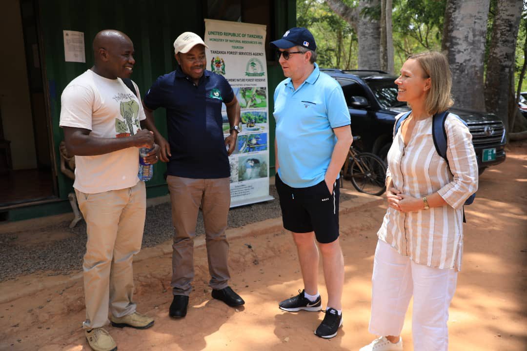 tfs_zone's tweet photo. *FINLAND NA TANZANIA KUKUZA USHIRIKIANO KUHIFADHI MISITU*

Hayo yamesemwa na Waziri wa fedha kutoka nchi ya Finland Mika Lintila kwenye ziara ya utalii  tarehe 29/01/2023 alipotembelea Hifadhi ya Msitu wa Mazingira asilia Pugukazimzumbwi https://t.co/5jJXl3RaGT