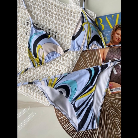 Elizabe93072609's tweet photo. So good I had to share! Check out all the items I'm loving on @Poshmarkapp #poshmark #fashion #style #shopmycloset #madewell: https://t.co/TkAlxf6Q4a https://t.co/0Po68X1Ky7