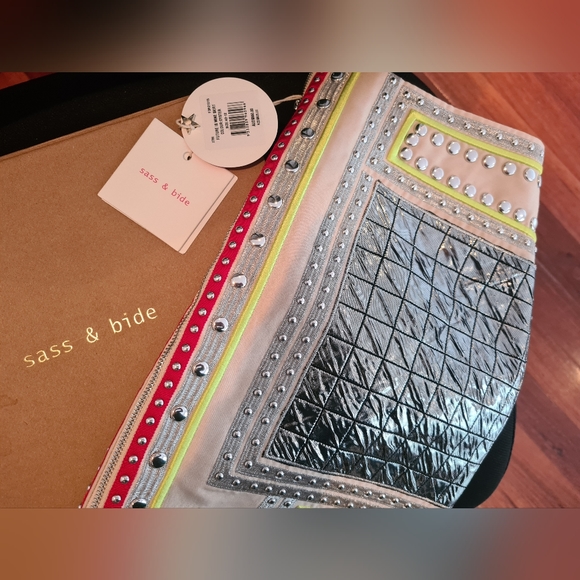 GetTilly2Boston's tweet photo. So good I had to share! Check out all the items I'm loving on @Poshmarkapp #poshmark #fashion #style #shopmycloset #sassbide: https://t.co/KnHBPJ9uXa https://t.co/9e4QW6erEx