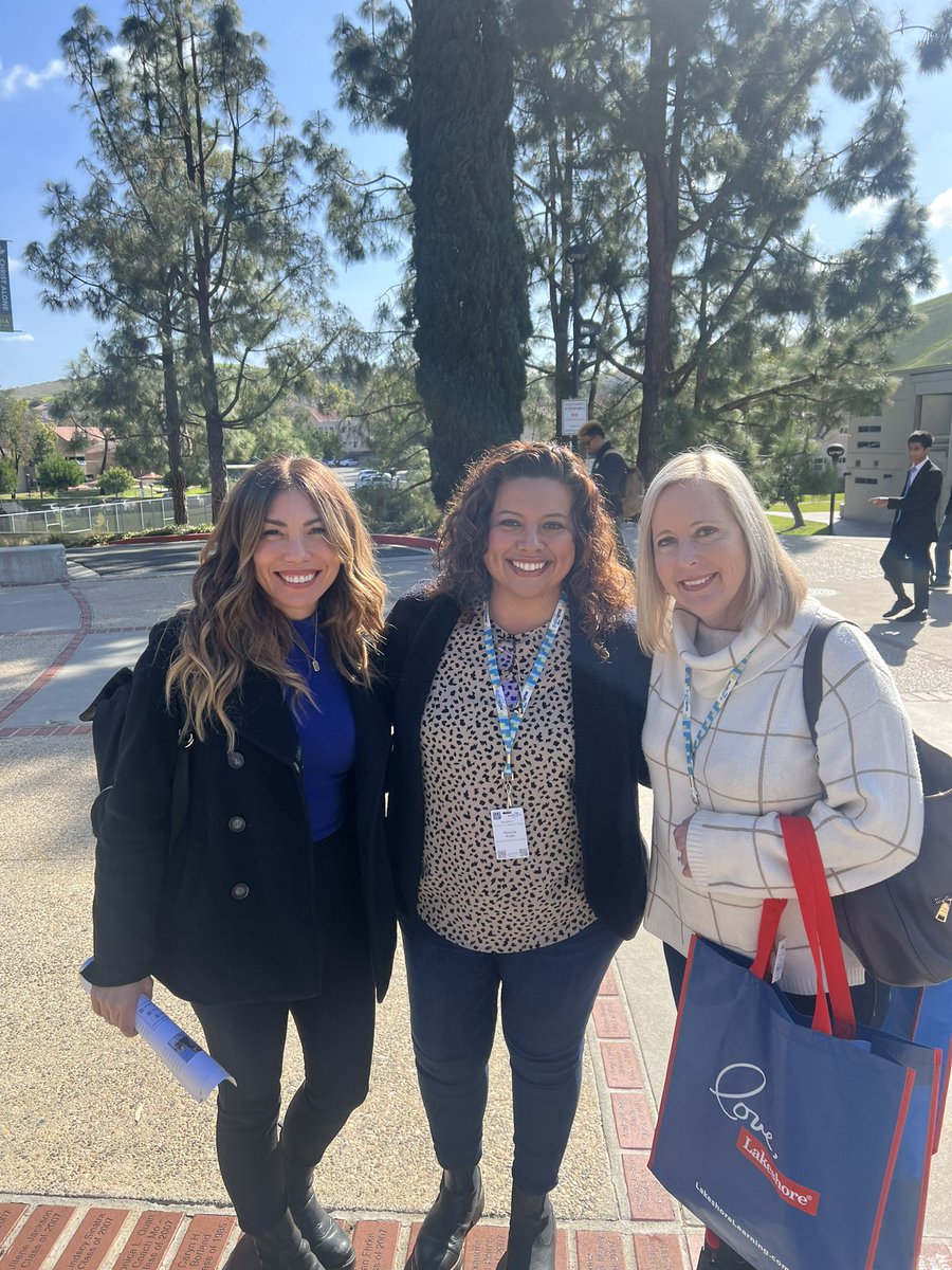 SA_mathteach's tweet photo. Met Michael Fullan,worldwide expert on  whole system change at the #ACSA Region 17 conference &amp; @DrRebeccaPianta’s presentation was incredible! Saw my colleagues, and had a fulfilling day of collaboration and networking with leaders across the county @SantaAnaUSD @MichaelFullan1 https://t.co/ha3SNuKeQM