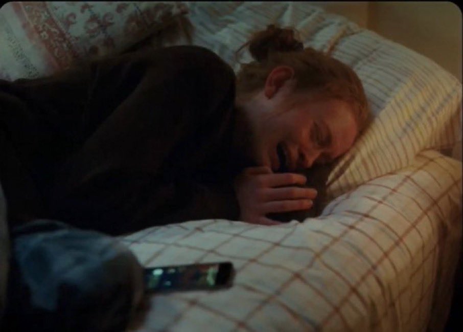 kelizarem's tweet image. Emotionally wrecked from episode 3 of #TheLastOfUs this love story had me like