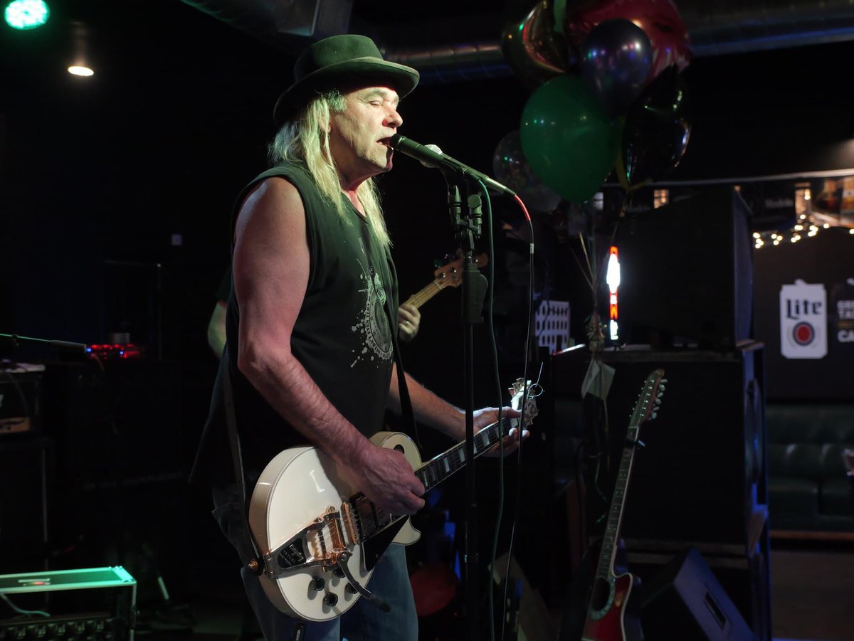 AmpageMarkMason's tweet photo. Thank you EVERYONE who came to our documentary film release party Friday night in L.A.!!! 
Wow, What a great crowd! here are just some of the 5000 pictures taken that night! Thank you all for watching our film and the standing ovation led by Jake Busey https://t.co/Ujy4tnHEOe