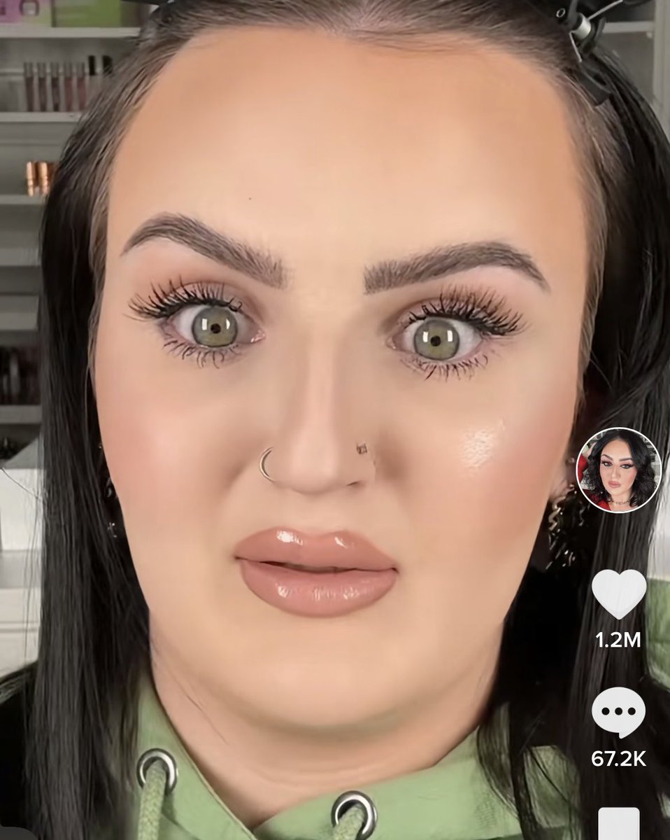 kdunc8's tweet photo. @JenLuvsReviews @KathleenLights1 Checked back on another video where she says she’s putting on lashes so i could compare her eyes 👀 https://t.co/gt01qF1eZS
