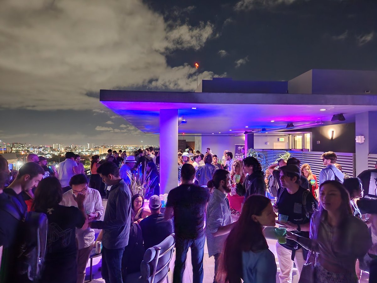 volvoshine's tweet image. Kicking off #MiamiHackWeek 305 style 🚀🤓

Also did my part to sell #Miami to some of these young tech peeps 😌
@MiamiHackWeek @jdanjohnson @SirvenJose @davefontenot
@cynthiahollen @TheRealJFeld @GratitudeHotels @jennyschorsch 
#MiamiTech