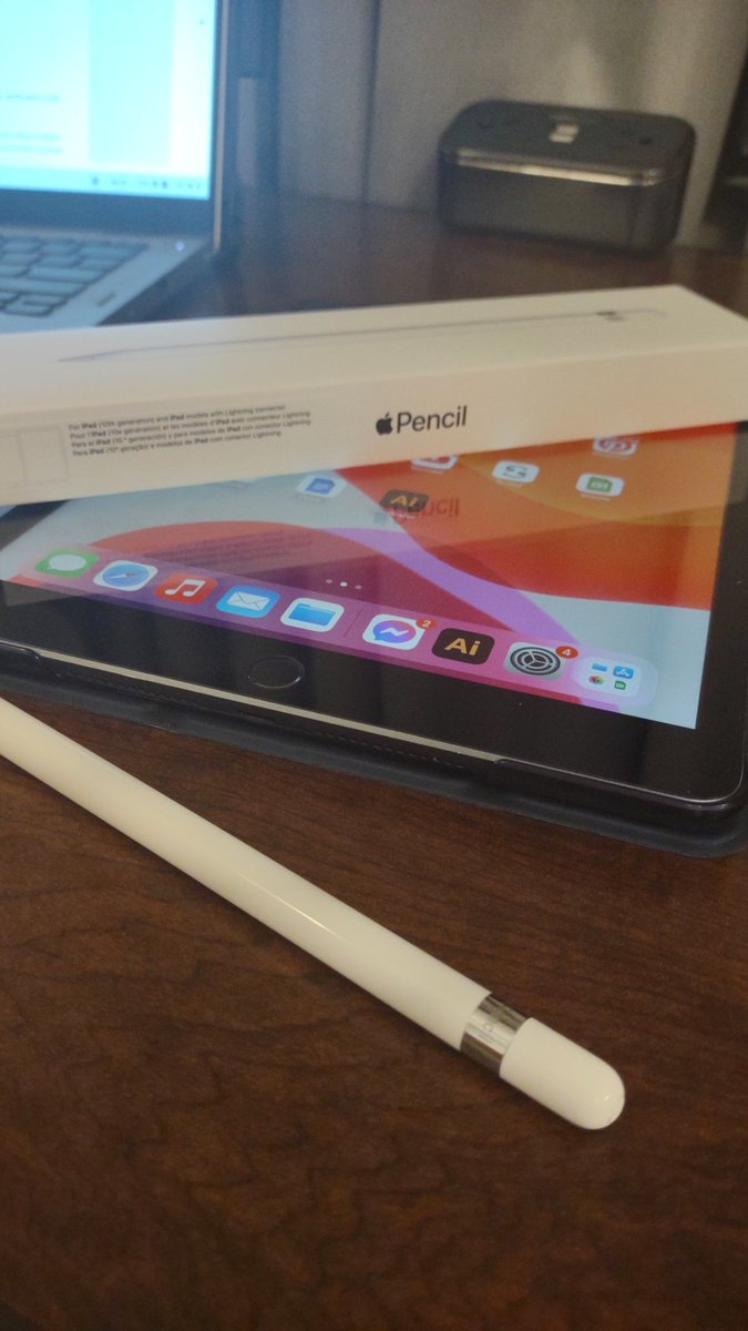 #tcea #TCEA23 I just bought my very own #applepencil and I am pumped to take the #adobeIllustrator class on Tuesday! #adobe