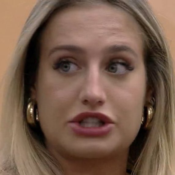 choquei's tweet photo. Bruna sobre Domitila: “Foi uma putaria o que ela fez agora!” #BBB23 https://t.co/qQgOmkz11o