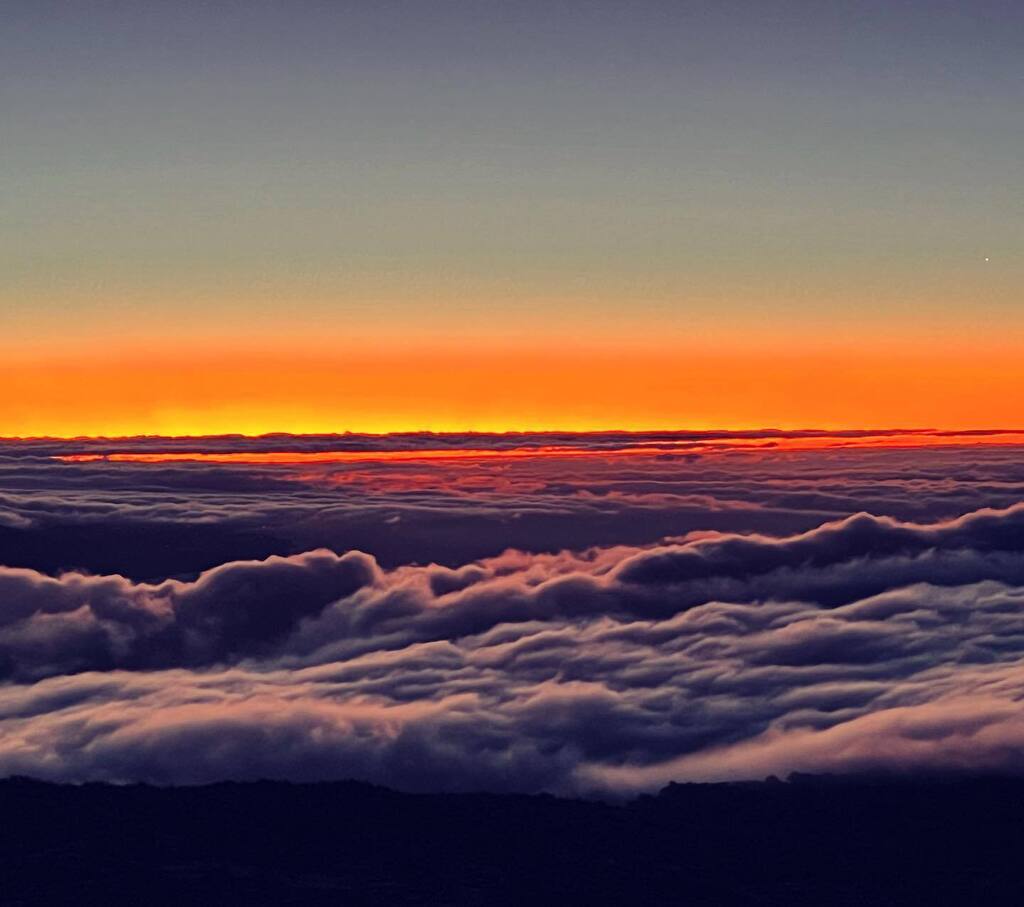 Sunset above a sea of clouds.
#patagonia instagr.am/p/CoBiO-ujdFM/