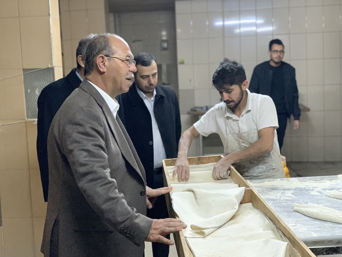 mdurmusoglu's tweet image. 📍Kadirli / Saat: 05.00

İlçe Başkanımız İsmail Oruç, Belediye Meclis Üyelerimiz Levent Çolakça, Eyyüp Çıracı, Gençlik Kolları Başkanımız Hakan Narcıoğlu ve teşkilatımızla birlikte ilçemizde faaliyet gösteren fırıncı esnaflarımızı ziyaret ederek hayırlı işler diledik.