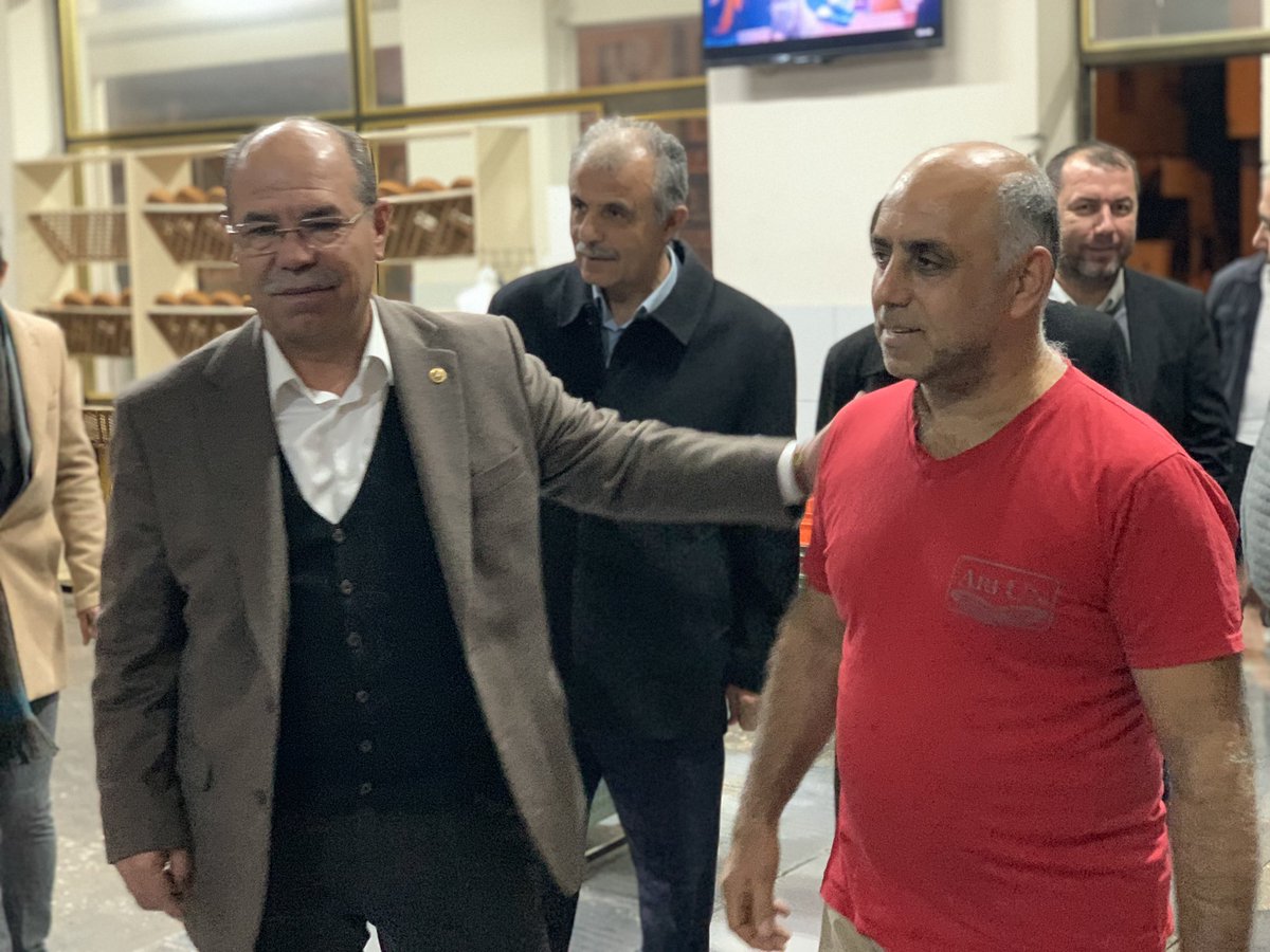 mdurmusoglu's tweet image. 📍Kadirli / Saat: 05.00

İlçe Başkanımız İsmail Oruç, Belediye Meclis Üyelerimiz Levent Çolakça, Eyyüp Çıracı, Gençlik Kolları Başkanımız Hakan Narcıoğlu ve teşkilatımızla birlikte ilçemizde faaliyet gösteren fırıncı esnaflarımızı ziyaret ederek hayırlı işler diledik.