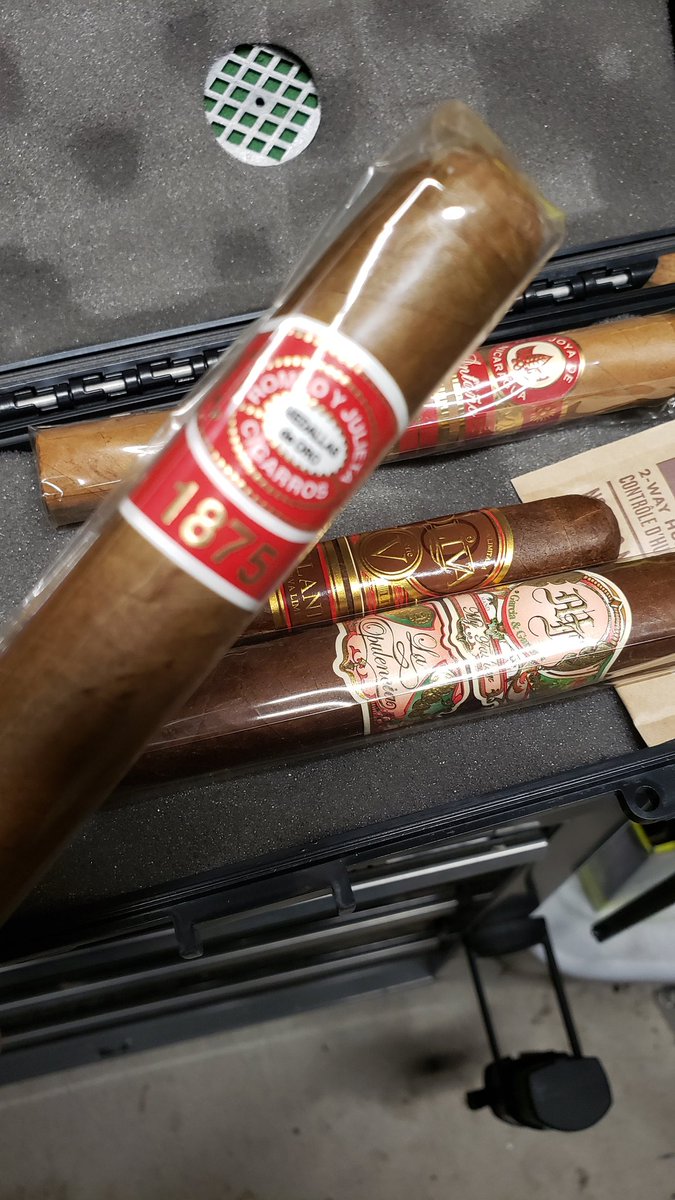 DaltonSignature's tweet photo. I am still smoking this damn cigar! Why? We have been humble through so many yrs! We are proud &amp; determined! So damn proud of this team! they fought through all adversity everything against us every step of the way. Cincinnati against the world! Next SZN is ours! #RuleTheJungle https://t.co/U5r8rlDrR1