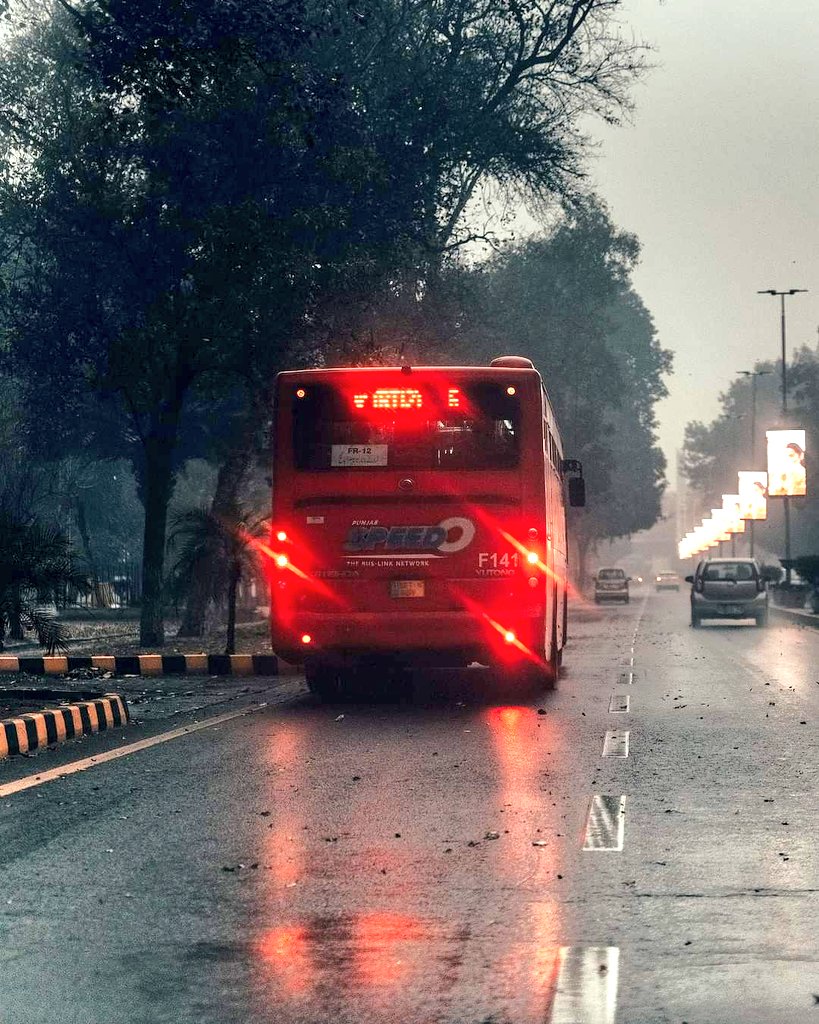 TimeTravel1947's tweet photo. 🔴After the rain⛈️ in #Lahore city due to western winds, the scenery of the city became very beautiful♥️

#Rain #WeatherUpdate #ColdWave

#TTalert https://t.co/RQk4iyfQZ8