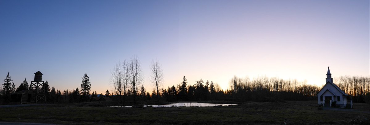 JamestownSet's tweet image. Sunrise setting so amazing, that it took 2 photos to make into 1 fantastic panorama. (Enlarge to get the edges you don&apos;t see in the preview)

#WCTH #Hearties #panoramicviews #sundayvibes 

📸 Krista Petrie