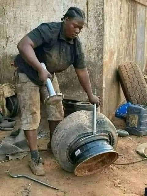 alfullaati's tweet photo. She cannot ask for urgent 3k. I like her spirit of hustling. https://t.co/hofsCGAWpV