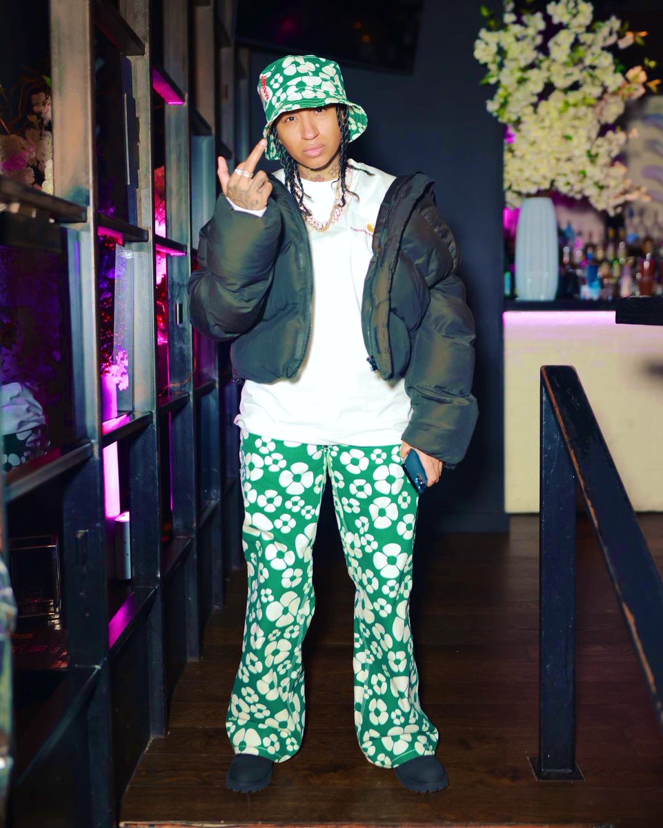 moneymakingmu's tweet photo. Certified Dripper #Marni 💚 https://t.co/Skc5aoJ05v