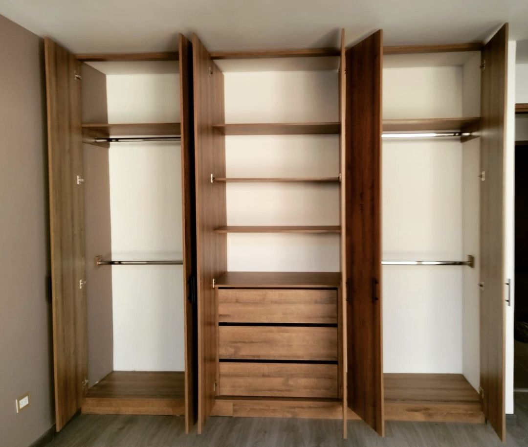 MaderPremium's tweet photo. Closeth sin forrar en color amareto, un diseño que es inamovible , combinando un estilo clasico-moderno.

#estilomoderno #armario #diseñodeinteriores #tuhogar https://t.co/vTSPJujbEv
