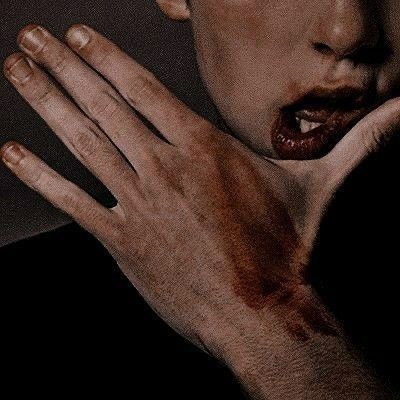 ¿Que aparentas?

Me dijeron: Homosexual.
Soy: Homosexual 

Me dijeron: 1'85.
Soy: 1.87.

Me dijeron: Leo.
Soy: Géminis.

Pretendientes: Muchos. 
Tengo: Ni siquiera el cuarto de uno.

🖤 Y te doy.