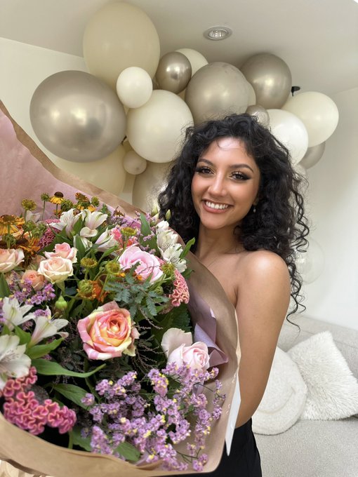 my mum bought me the most epic flowers for my birthday https://t.co/F1egNWUlJt