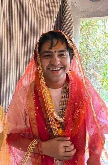 VishalSpeaks45's tweet photo. ऐसे कैसे जाले भोंदू । कर्म करोनि म्हणति साधु ॥
अंगी लावूनियां राख । डोळे झांकुनी करिती पाप ॥
दावुनि वैराग्याची कळा । भोगी विषयांचा सोहळा ॥
तुका म्हणे सांगों किती । जळो तयांची संगती ॥..
#Pakhandibaba.. https://t.co/dLbp4HuEEp