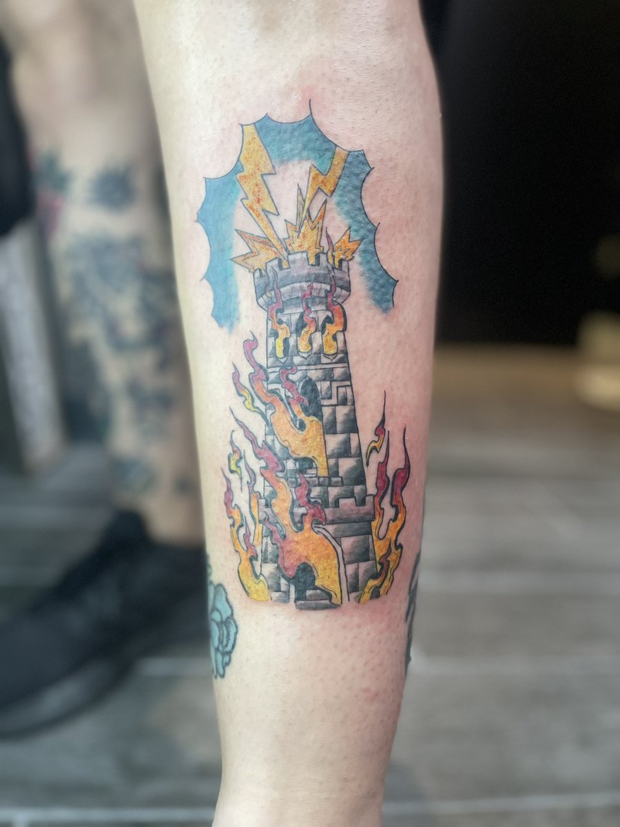 New ink for me 🔥⚡️🏰 gahdamnb that hurt. 0/10 do not recommend shins. 😵‍💫