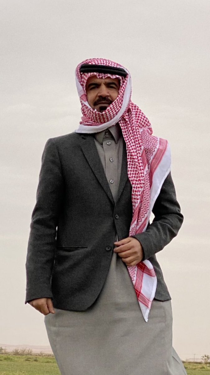 Abozed33's tweet photo. @ben_aon الناس مع دربك اللي تسلكه يتعبون
كم واحدٍ قام في حاجه ولا جابها

ياحي ذا الراس والله .. وحي المتون
اللي تشيل الحمول اليا عجزنا بها
#جحان_زيد https://t.co/aDeLrVDBjh