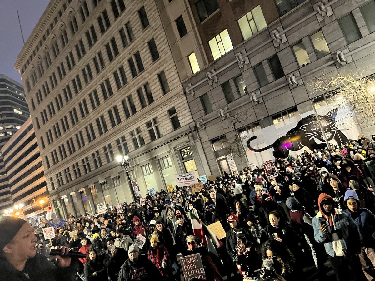 APTPaction's tweet photo. Thank you, Oakland ✊🏿✊🏾✊🏽✊🏼#JusticeforTyreNichols https://t.co/sHHtVdvj0u