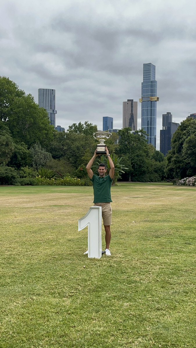 ozmo_sasa's tweet photo. The champion! #Djokovic https://t.co/pLRpK19DAv