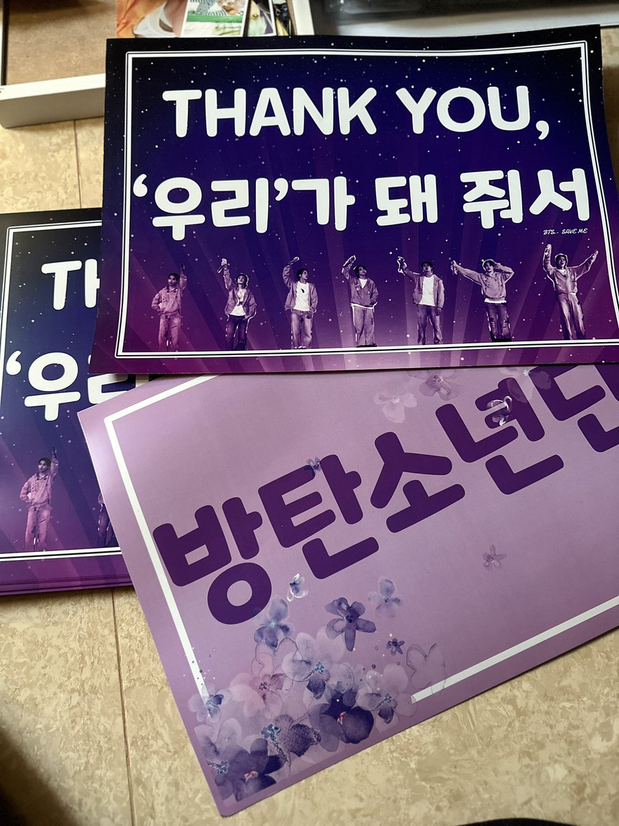 _AgentM08's tweet photo. [HELP RT] So… This happened 😅😂 Just a simple thing I’ve prepared since dh lame x bagi freebie😊I’m distributing this hand banner later for YTC in Cinema screening at IOI Mall Putrajaya on Friday 3th Feb at night, around 8pm. See you there ARMY!💜 https://t.co/XRqd7YJx2d