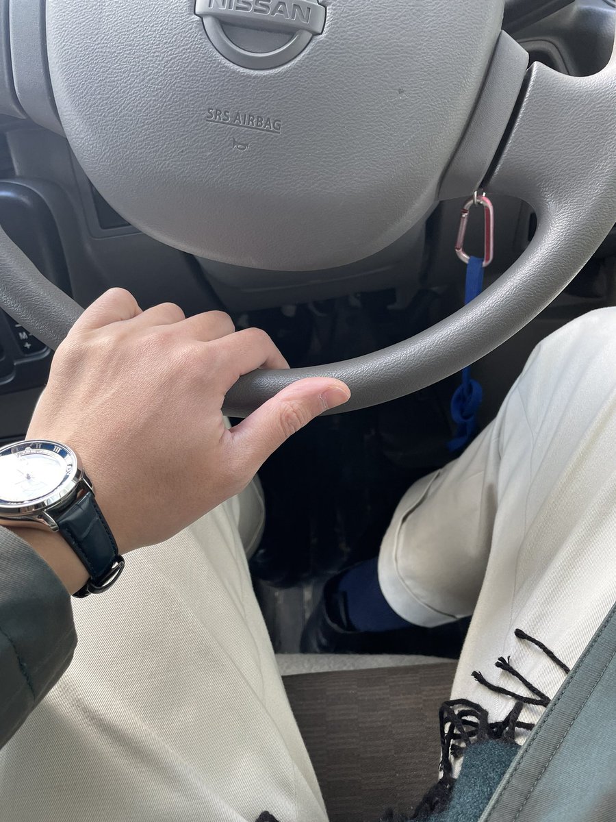 _n_t_d_c_c_'s tweet photo. 本日。昨日初めて社用車を運転したんだがね、やましいことはないのにハイトク感を味わったぜ。1年以上の懲罰で随分と調教されている……
#styleworks #filippodelaurentiis #ringjacket #luigiborrelli #cartier #brooksbrothers
#devoreincipit #vassshoes #merola #cisei
https://t.co/spxCH6QWsj https://t.co/Untacb6zDJ