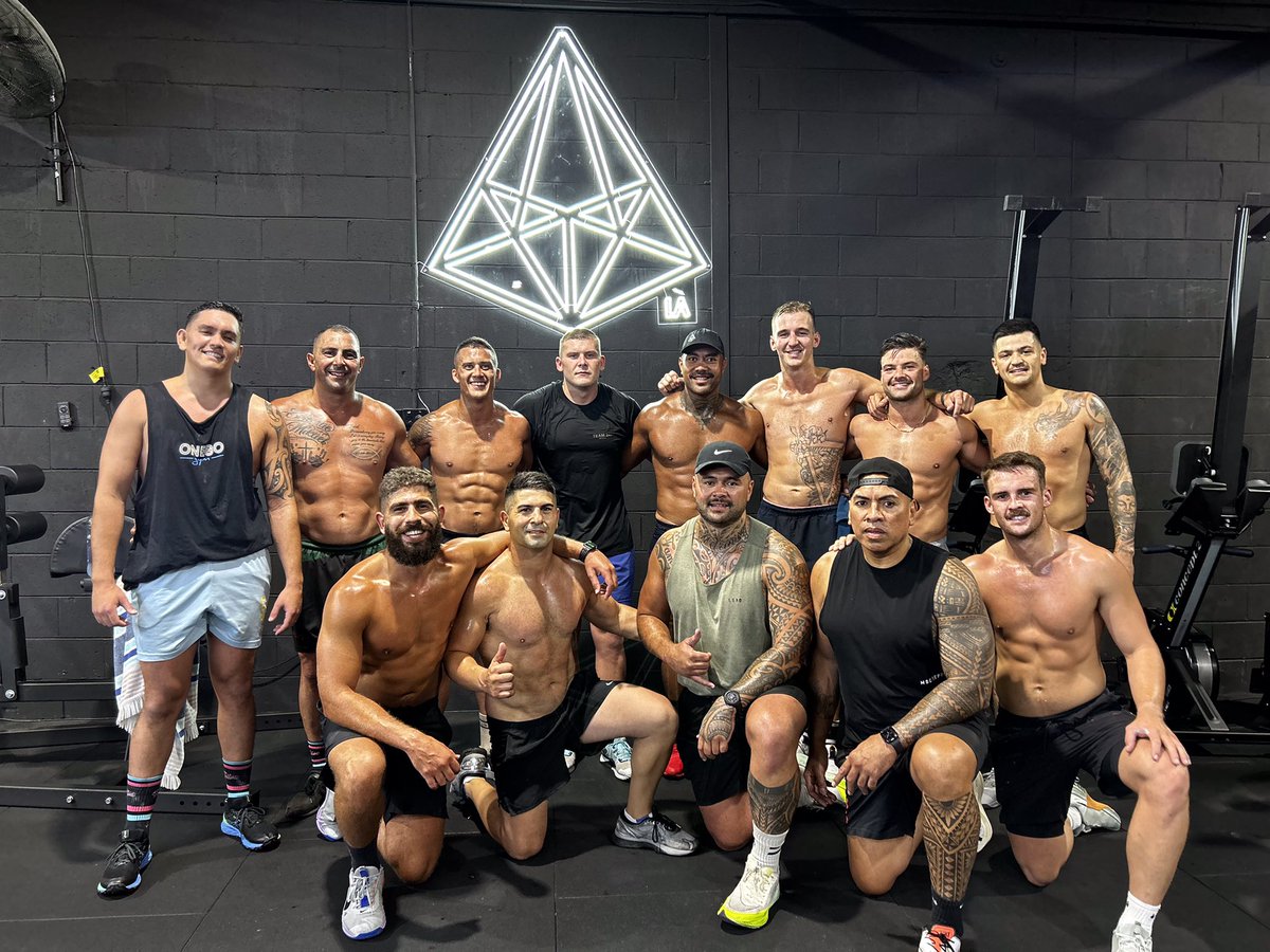 _reganrona's tweet photo. I never enjoyed training but these gents make it fun 🤝🤝 #training #5amclub #health https://t.co/z7xVkIm2cO
