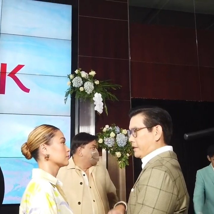 ChenesAndJods's tweet photo. Basta nakikinig sya dyn kay chenes 😃

#jochard
#UnbreakMyHeart https://t.co/mLGBRUJ2li