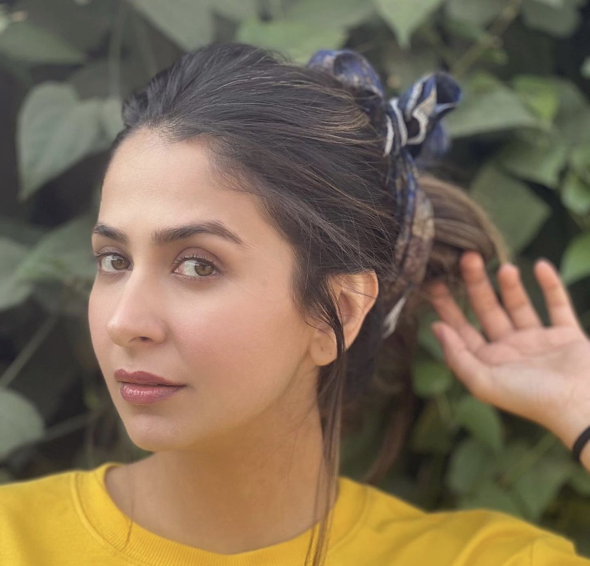 raajmalvika's tweet photo. I’m going to stand outside, So if anyone asks I’m OUTSTANDING 🤭 #sorrynotsorry
#crazylittleme #inbetweenshoot #littlemisssunshine #happygirl #gratitude #sassyme #malvikaraaj https://t.co/1TllVQa8pz