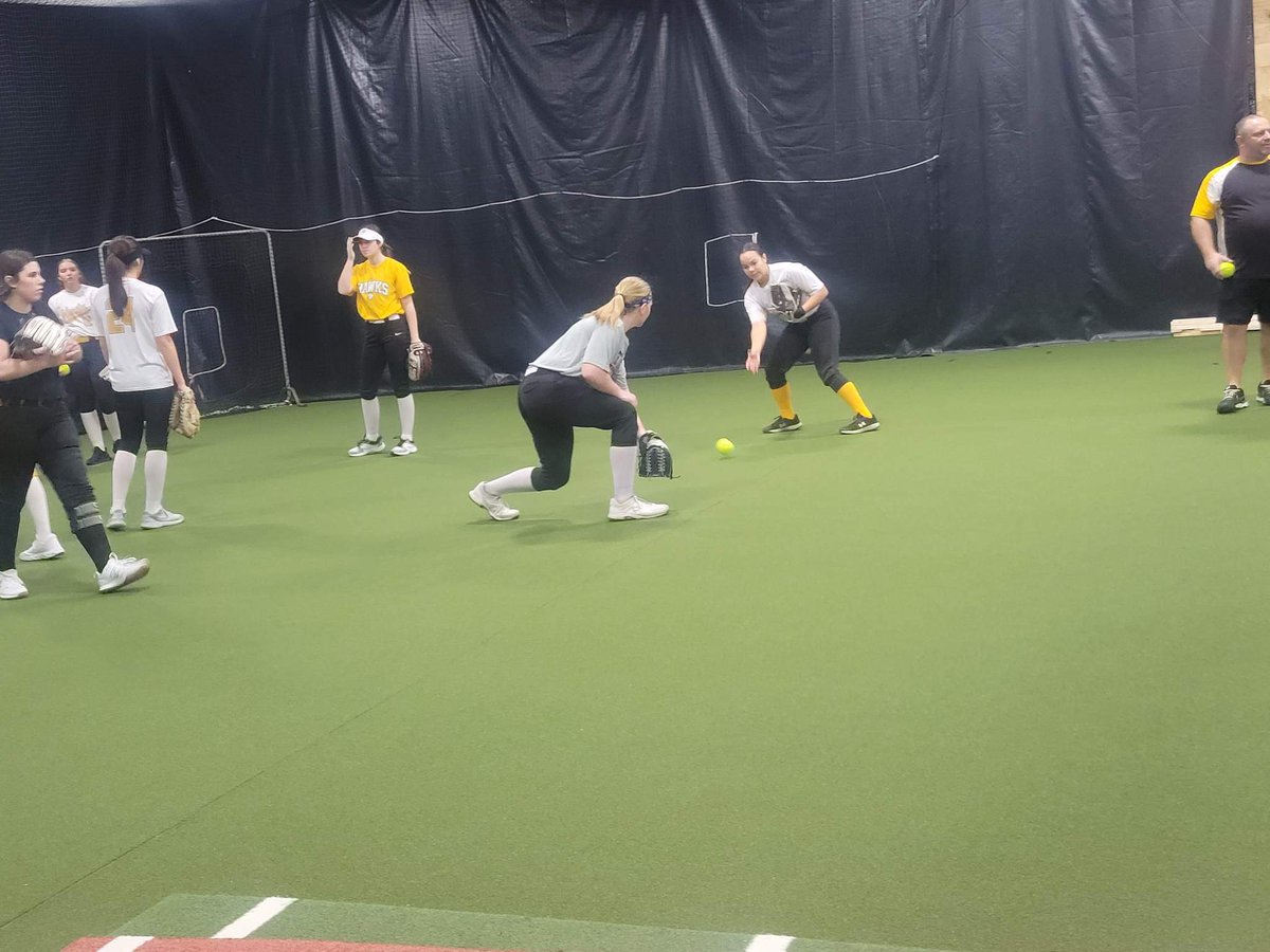 Great team workout today, girls are looking good and focusing on the finer details of glove work and foot work!! #HAWKSSTRONG #OneTeamOneFamily #OhioHawks