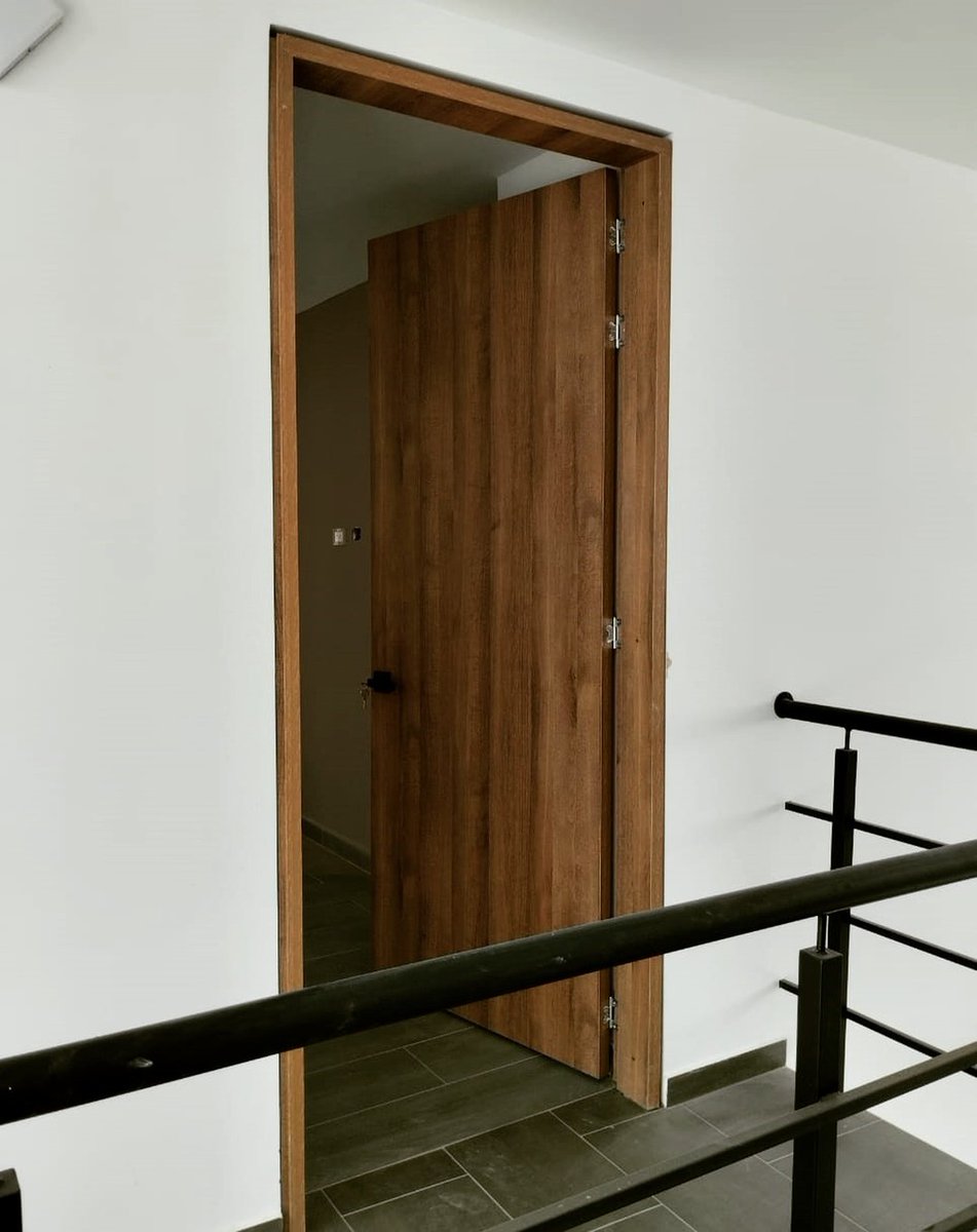 MaderPremium's tweet photo. Puertas sencillas en lamina de color amareto ,este color hace sentir una gran armonía en tu hogar 🍃

#tuhogar#diseñodeinteriores #puertasdemadera https://t.co/zS5hDSyE7b