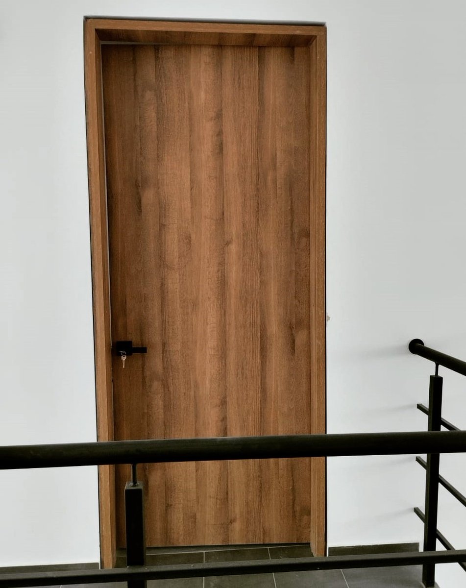MaderPremium's tweet photo. Puertas sencillas en lamina de color amareto ,este color hace sentir una gran armonía en tu hogar 🍃

#tuhogar#diseñodeinteriores #puertasdemadera https://t.co/zS5hDSyE7b