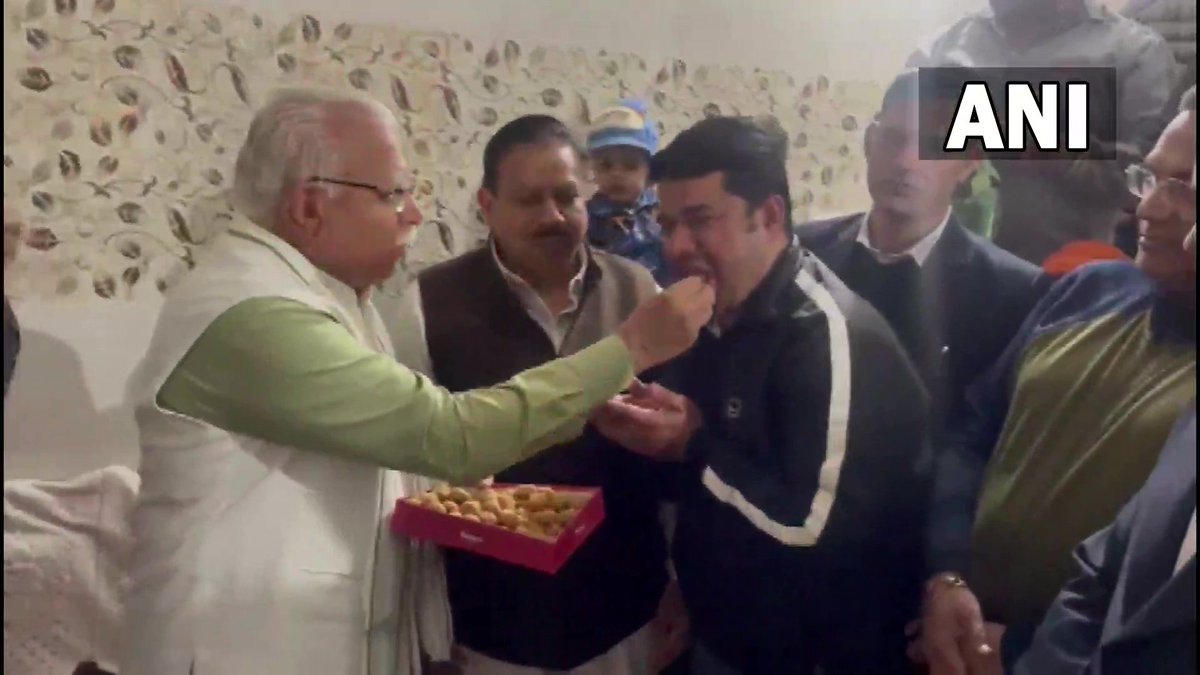 ANI's tweet photo. #U19T20WorldCup | Haryana CM Manohar Lal Khattar visited the residence of U-19 T20 World Cup champion team's captain Shafali Verma in Rohtak today. He met her family and had sweets with them. https://t.co/q67ewG95Os