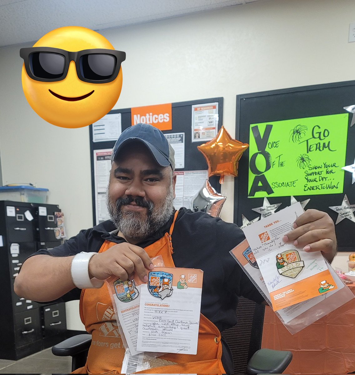 StephVasquezSA's tweet photo. #AssociateHighlight goes out to D26/27 associate Mike! He received a Homer for packdown, working on large projects and being mentioned in a recent VOA meeting for going above and beyond ANYWHERE needed. He also just reached another gold milestone! Great job sir! @THD_MikeMinuto https://t.co/5CYGt4xAJH