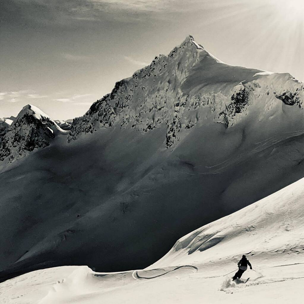 ItsChrisElder's tweet photo. Another killer day @powdermountaincatskiing with a great posse of riders. Thanks @khawk_vancity for the shot. 
#catskiing #explorebc #skibc https://t.co/qKgeo9Y96k https://t.co/UACbnpGUFs