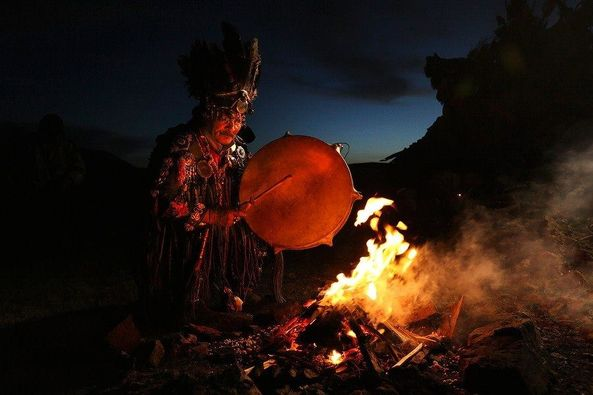 batuhan68230082's tweet photo. 🐺🦅🤘
Türk Native People-Tuva Kam(Shaman) / Sibiria
#Türk #Török #Tuvan #Türkic #HajraTuran #siberia #Altaic #roots
#Shamanism #Tengri #Shaman #Kam #Pagan #Native #Altai https://t.co/bKWd9DJgDr