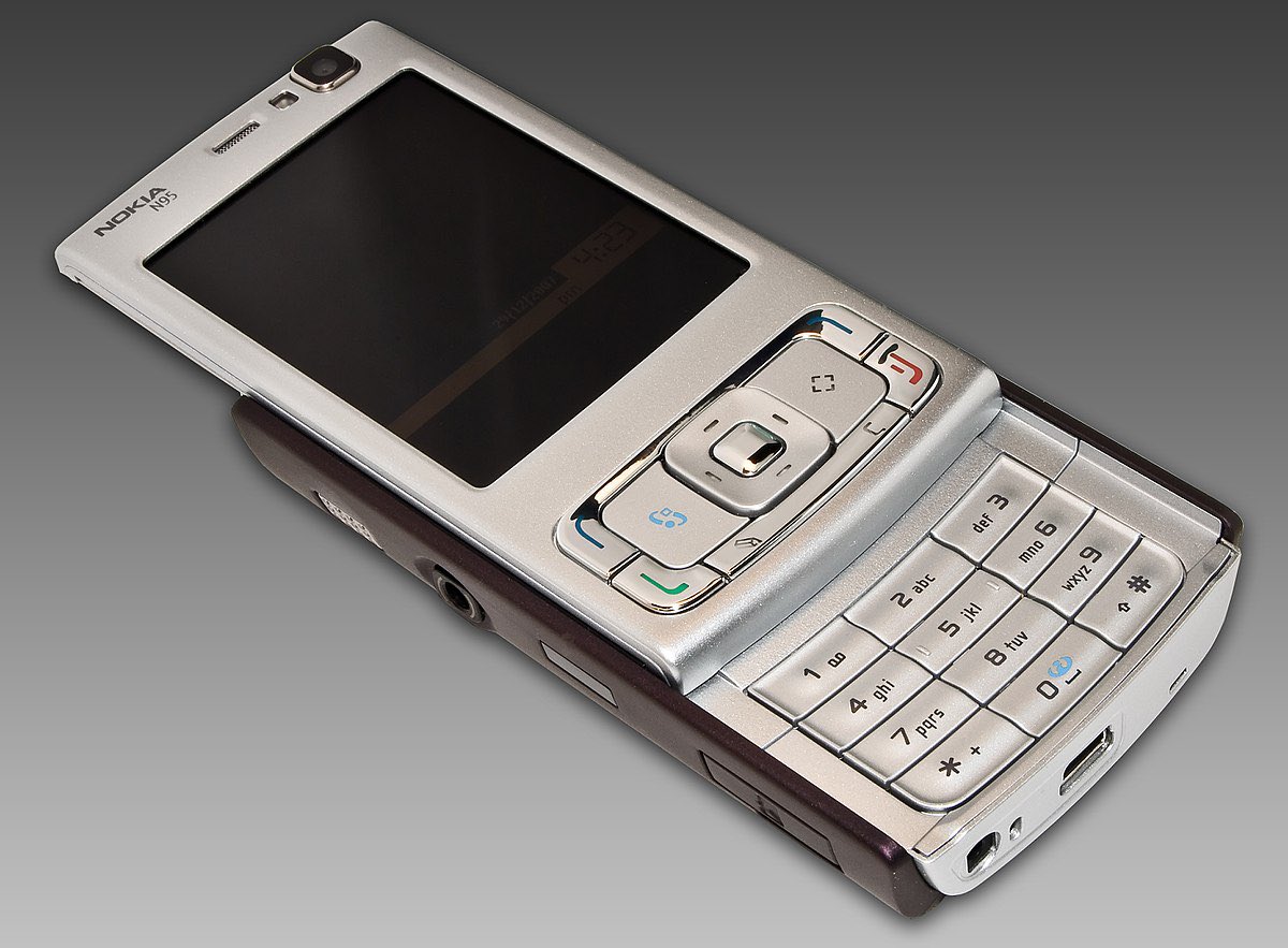 farhan_ansari19's tweet photo. The Nokia N95 was one of the GOATs. https://t.co/sD9IEiRC5T